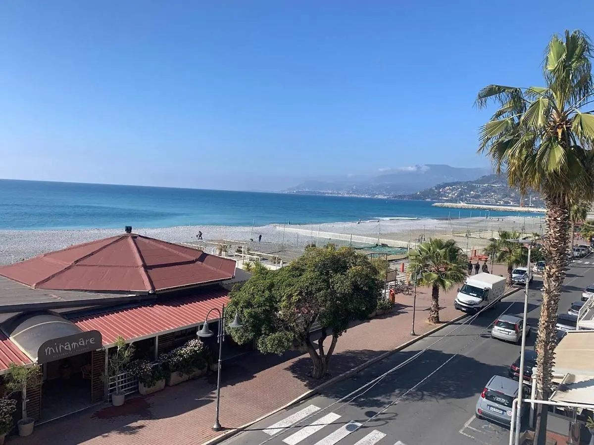 Villa Casa Vale Fronte Mare à Vintimille Italie