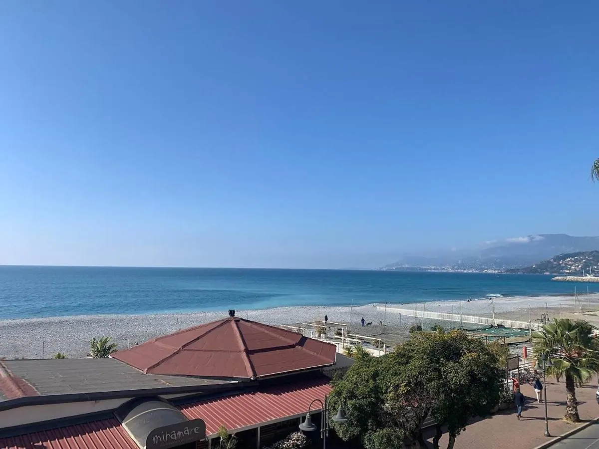 Villa Casa Vale Fronte Mare Ventimiglia Casa vacanze